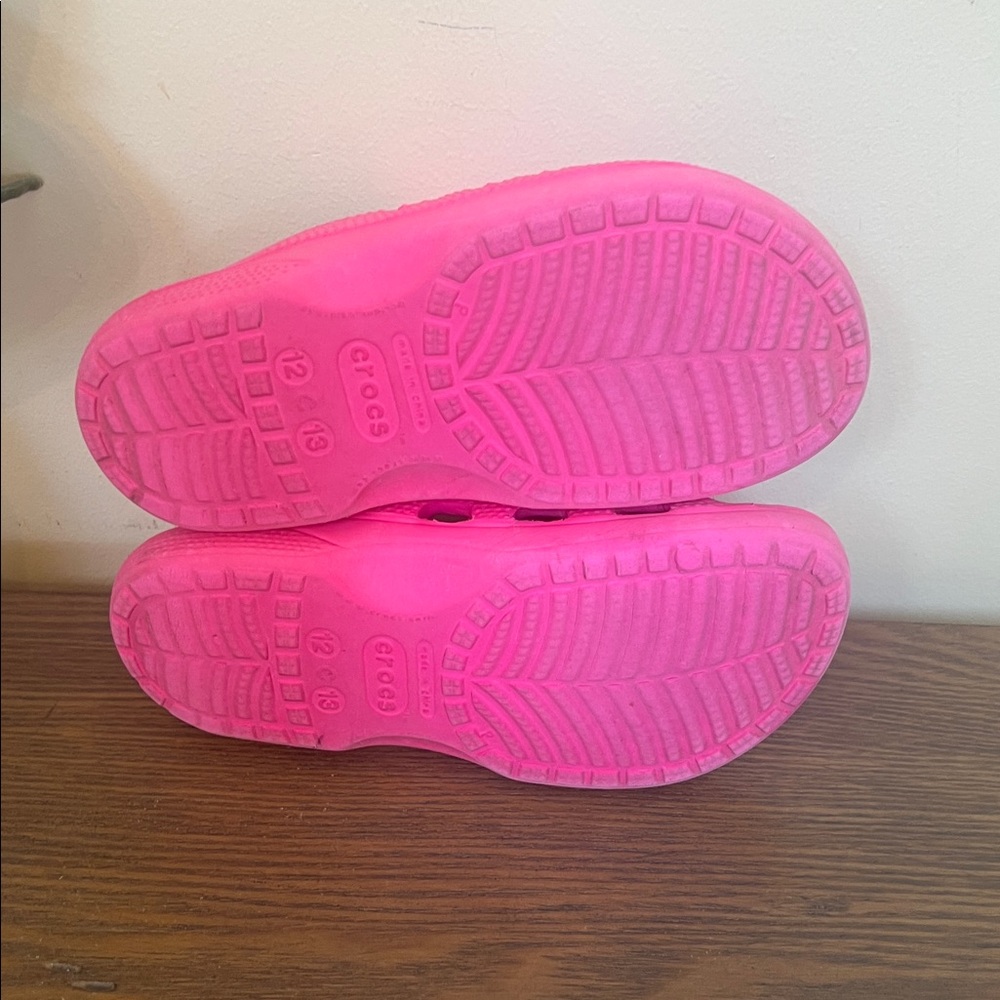 CROCS Kids Bright Pink Slide Sandals Size 12-13 - Picture 6 of 7